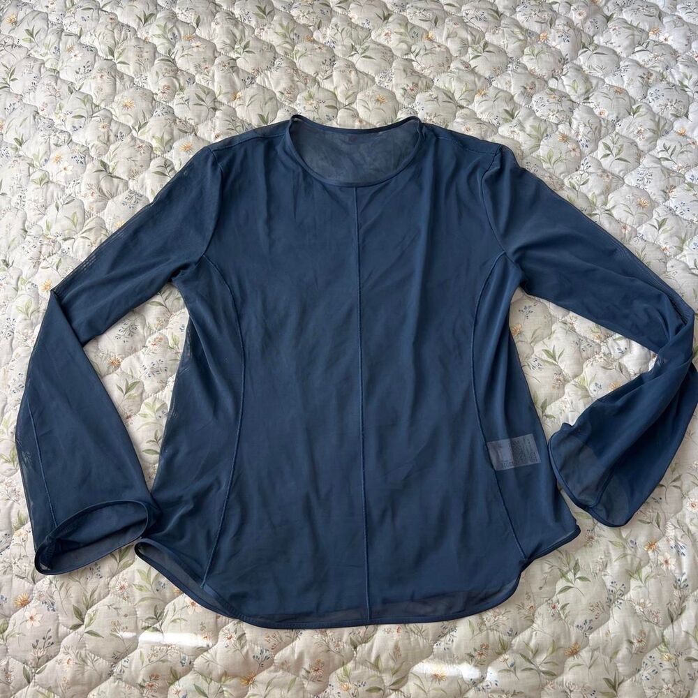 Uniqlo Women's Navy and Blue Shirt